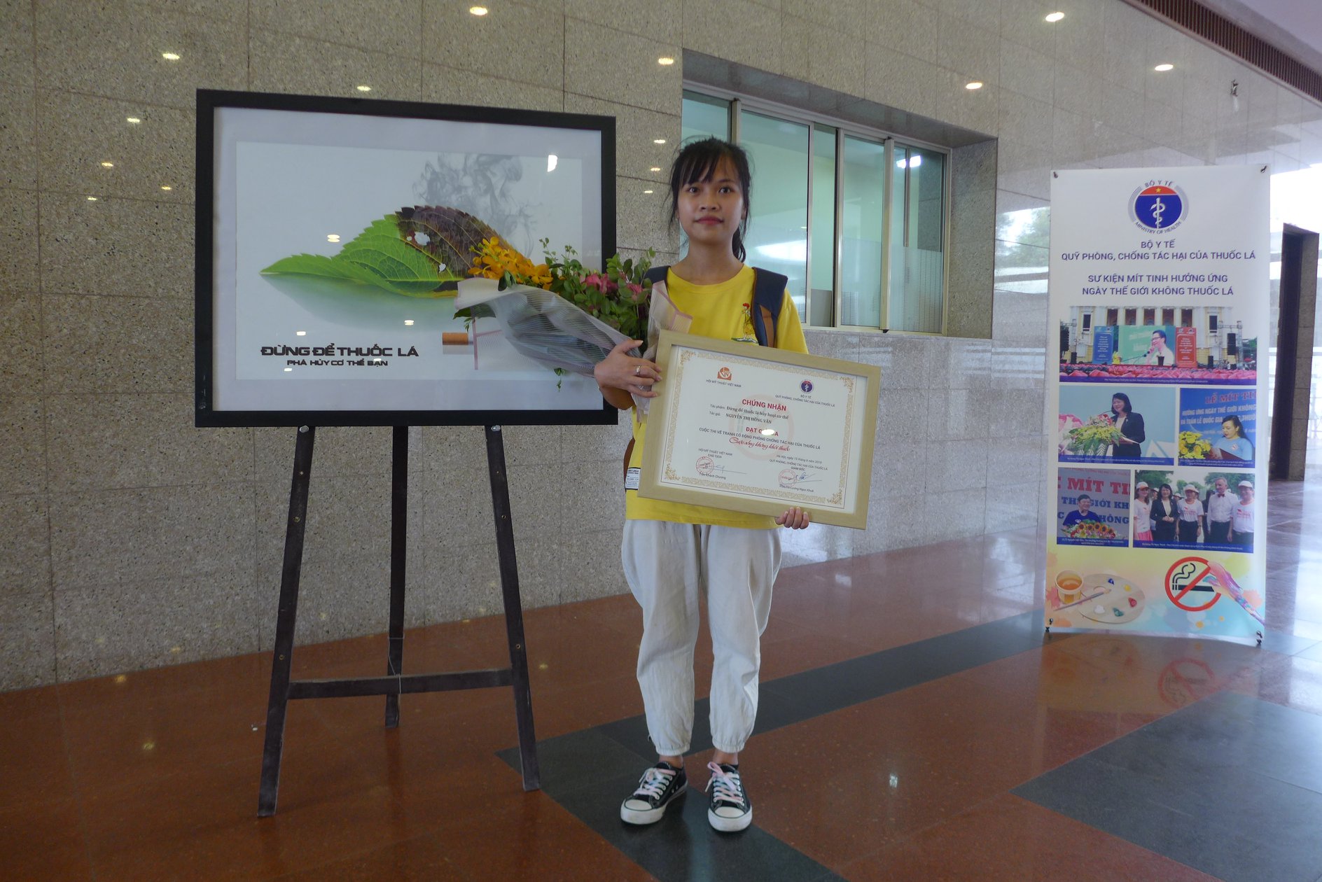 Sinh viên Nguyễn Thị Hồng Vân đoạt Giải Ba cuộc thi “Sáng tác tranh cổ động về phòng, chống tác hại của thuốc lá”