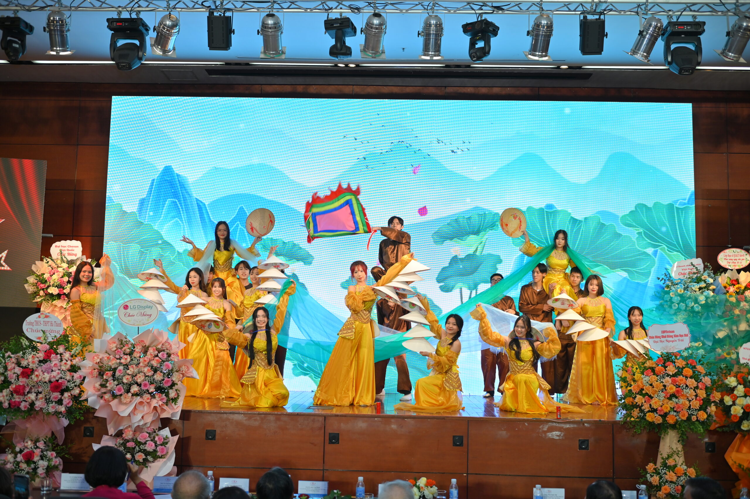 Tiết mục "Mở hội" - Nhóm YDN