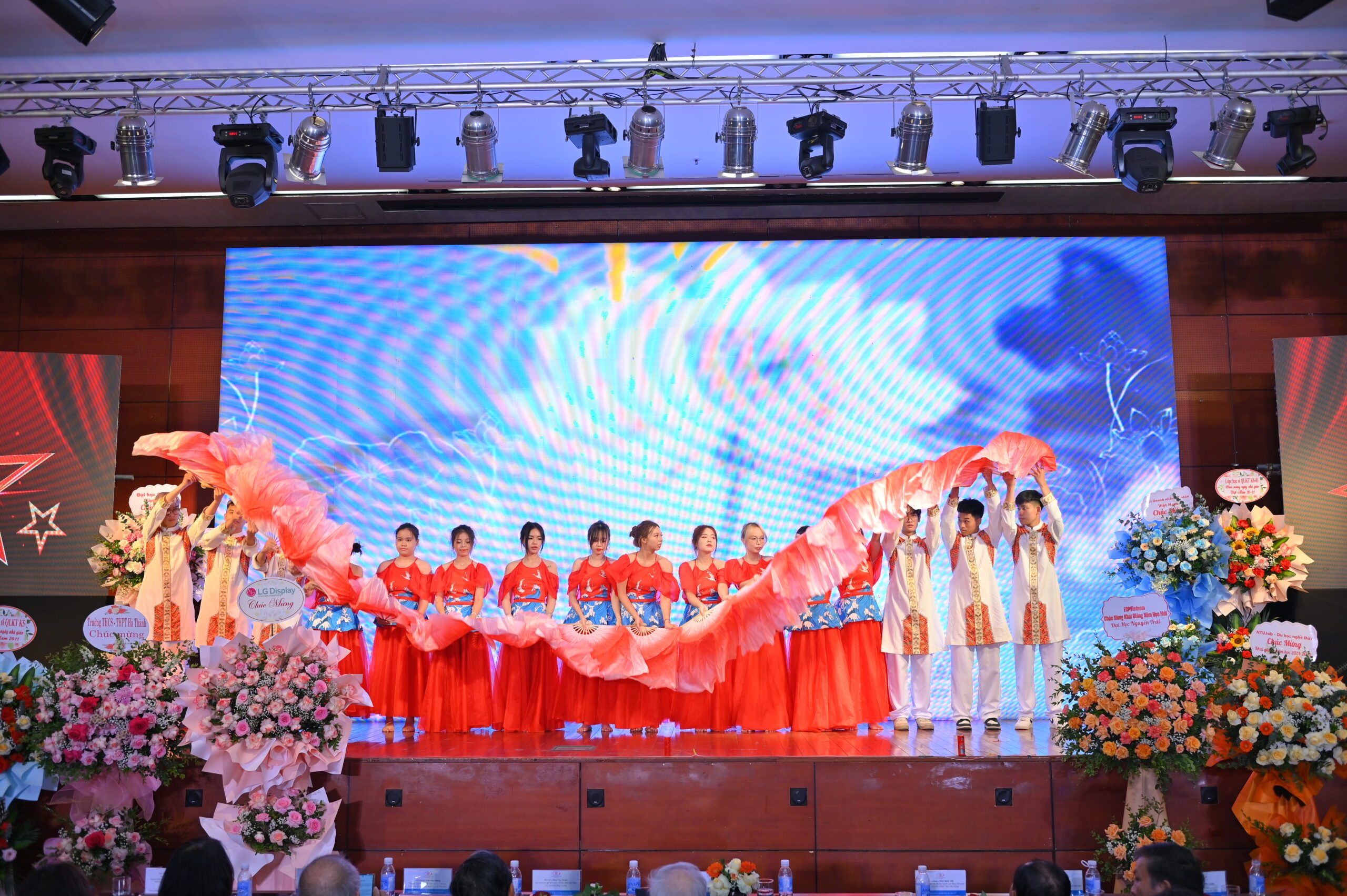 Tiết mục Múa đương đại "Hối duyên & Hương Đất Việt" - Nhóm Vũ điệu lửa