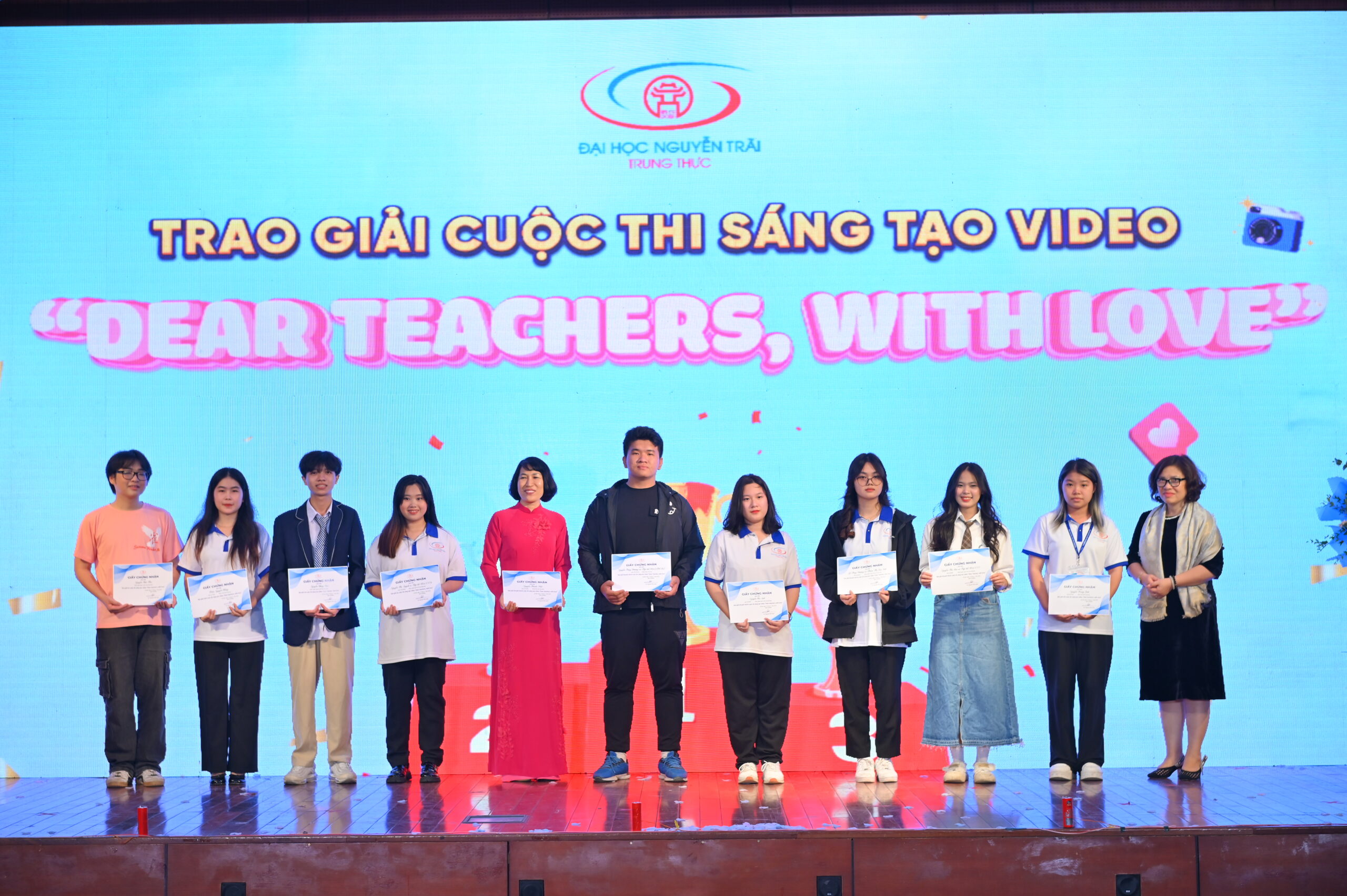 Trao giải cuộc thi sáng tạo video "Dear Teachers, With Love"