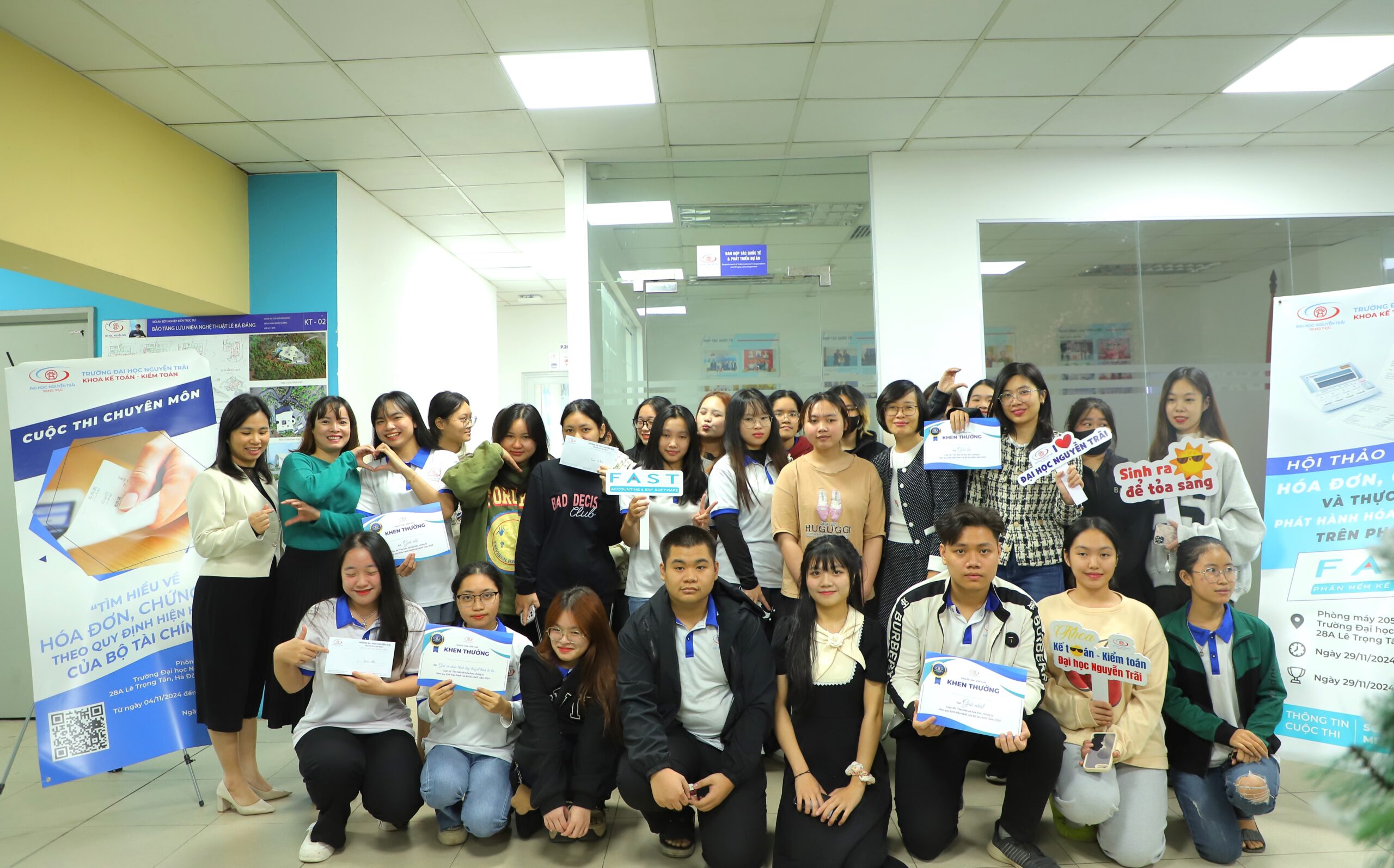 Khoa Kế toán - Kiểm toán của Trường Đại học Nguyễn Trãi tổ chức Cuộc thi "Tìm hiểu về hóa đơn, chứng từ theo quy định hiện hành của Bộ Tài chính" kết hợp cùng Hội thảo chuyên đề "Hóa đơn điện tử và thực hành hóa đơn điện tử trên phần mềm Fast e-Invoice"