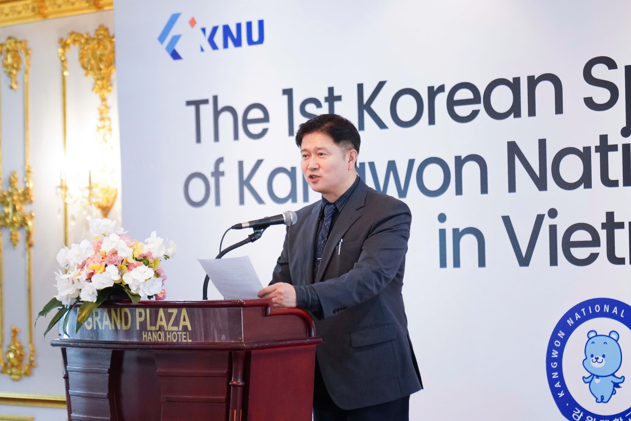 Đại diện phía Trường Đại học Kangwon chia sẻ về những cơ hội hợp tác mới giữa hai trường trong tương lai