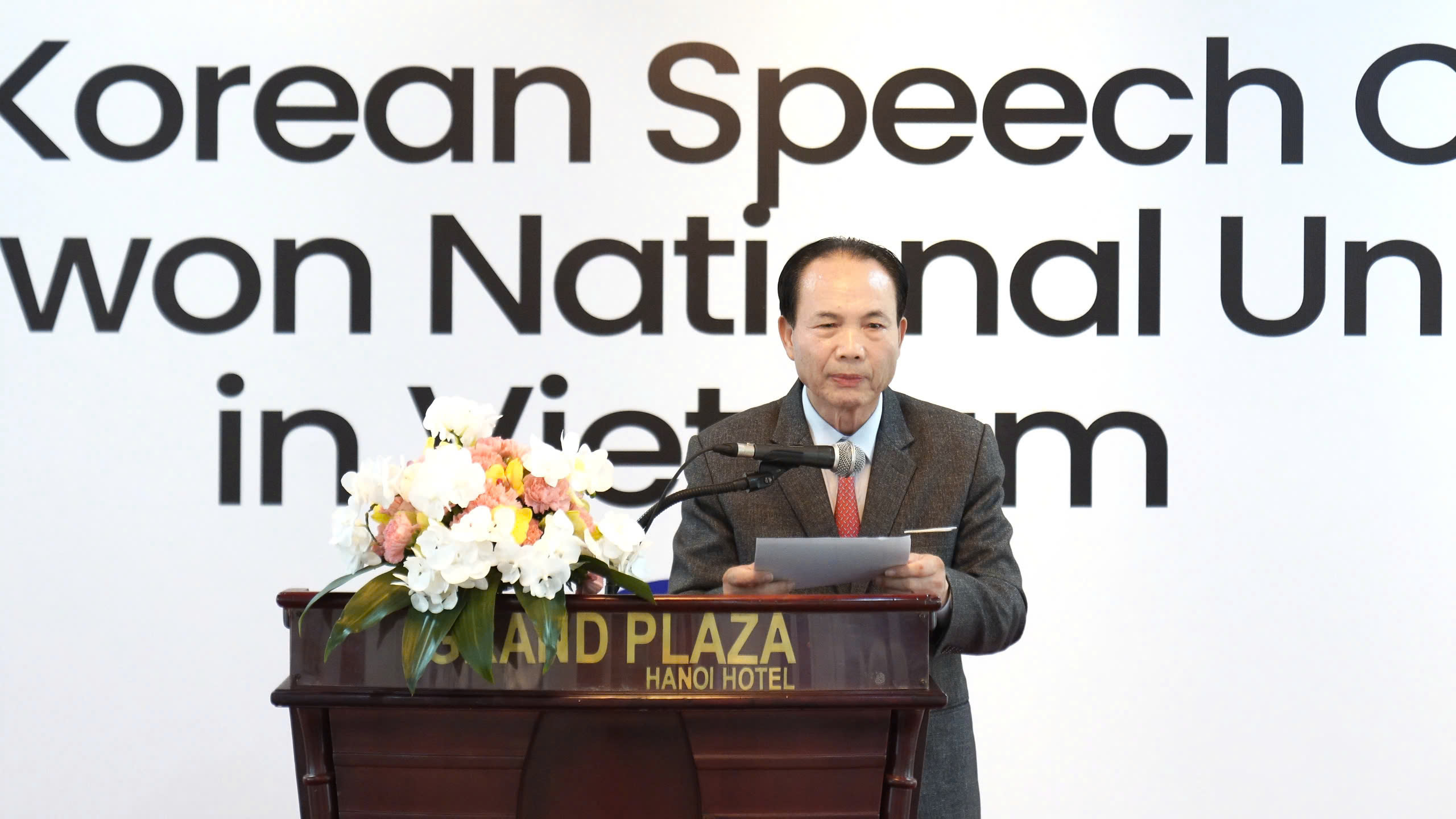 TS. Nguyễn Tiến Luận phát biểu tại buổi lễ