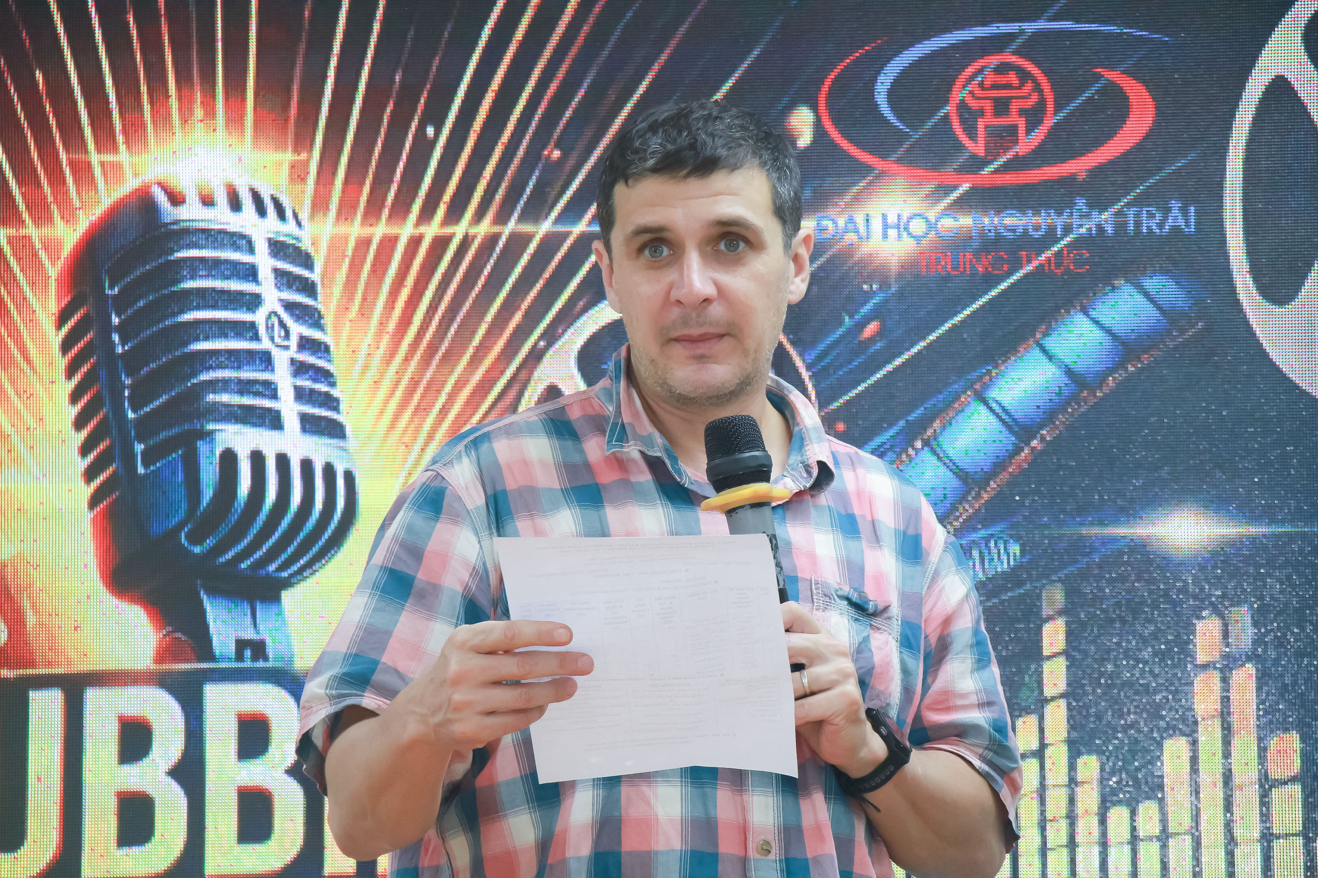 Thầy Todd Michael (giảng viên người Mỹ) – đại diện Ban giám khảo – đánh giá cao sự chuyên nghiệp, tinh thần nhiệt huyết của các bạn thí sinh