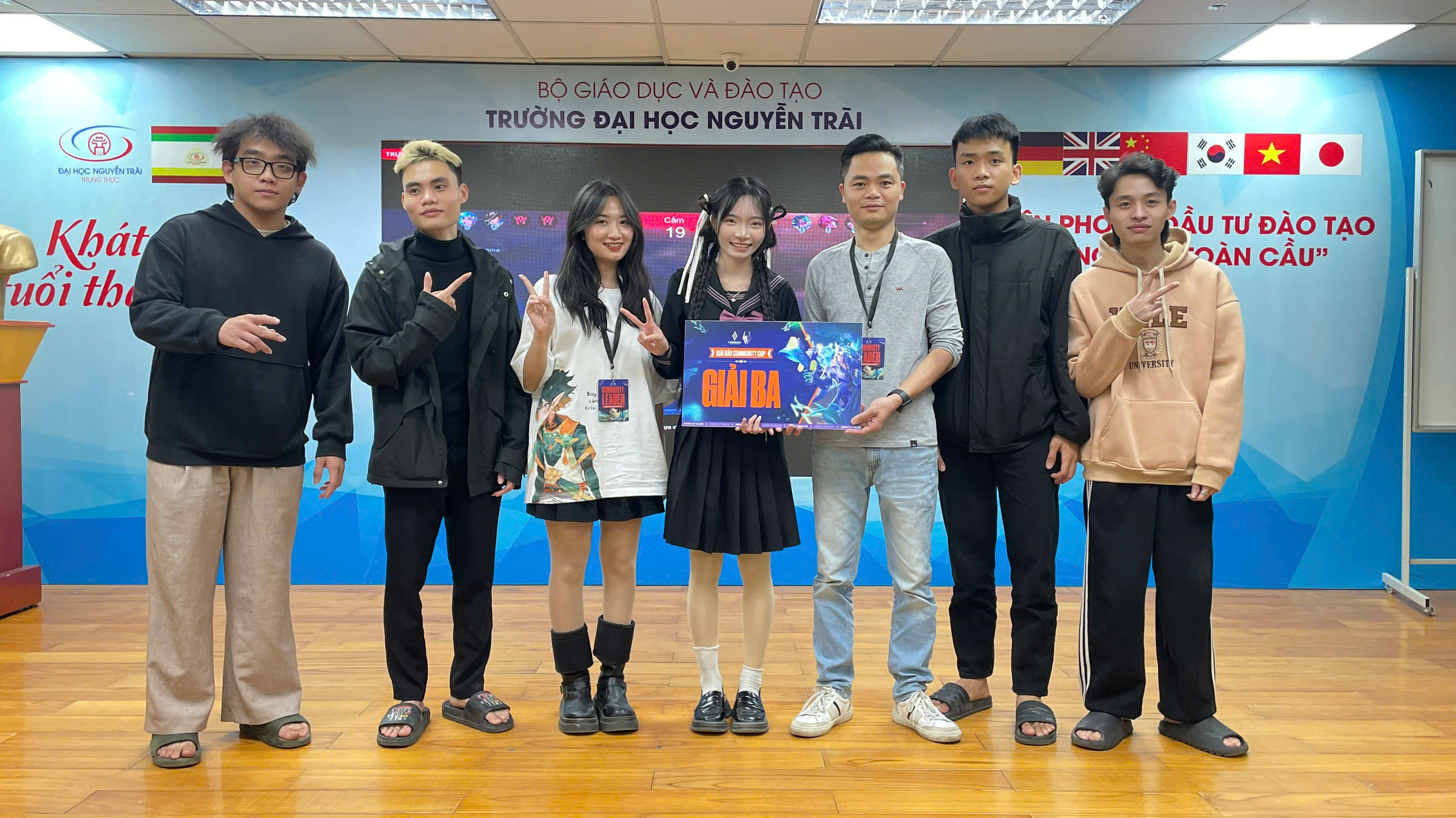 Team Infinity – Khoa Công nghệ Thông tin ghi để lại ấn tượng với Giải Ba thi đấu Liên quân Mobile