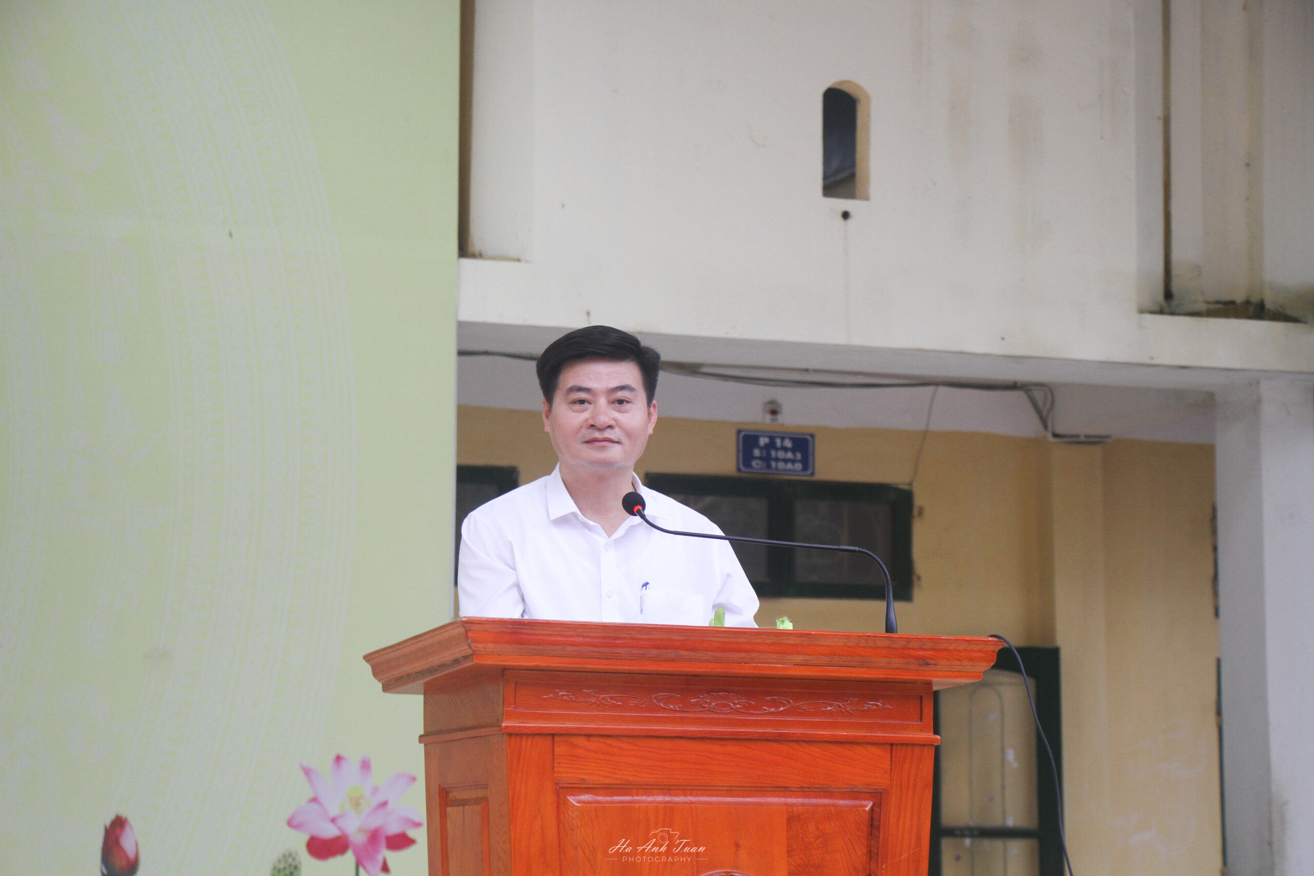 Thầy Nguyễn Đình Bang – Hiệu trưởng Trường THPT Tô Hiệu xúc động chia sẻ tại chương trình