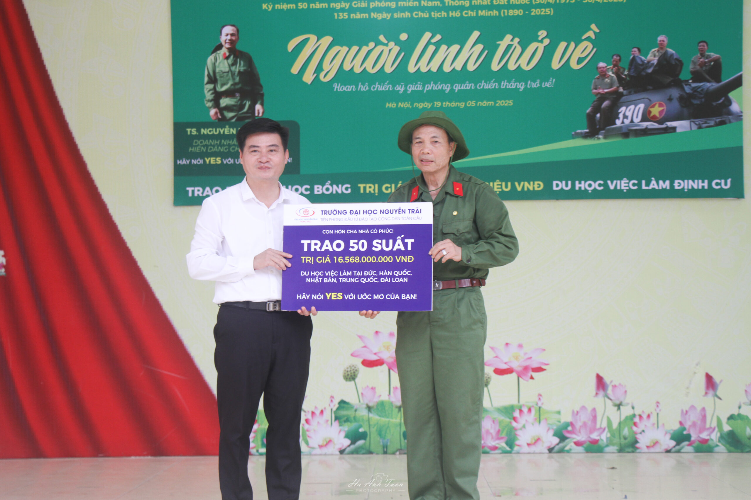 TS. Nguyễn Tiến Luận trao tặng 50 suất học bổng du học trị giá hơn 16 tỷ đồng dành riêng cho học sinh THPT Tô Hiệu