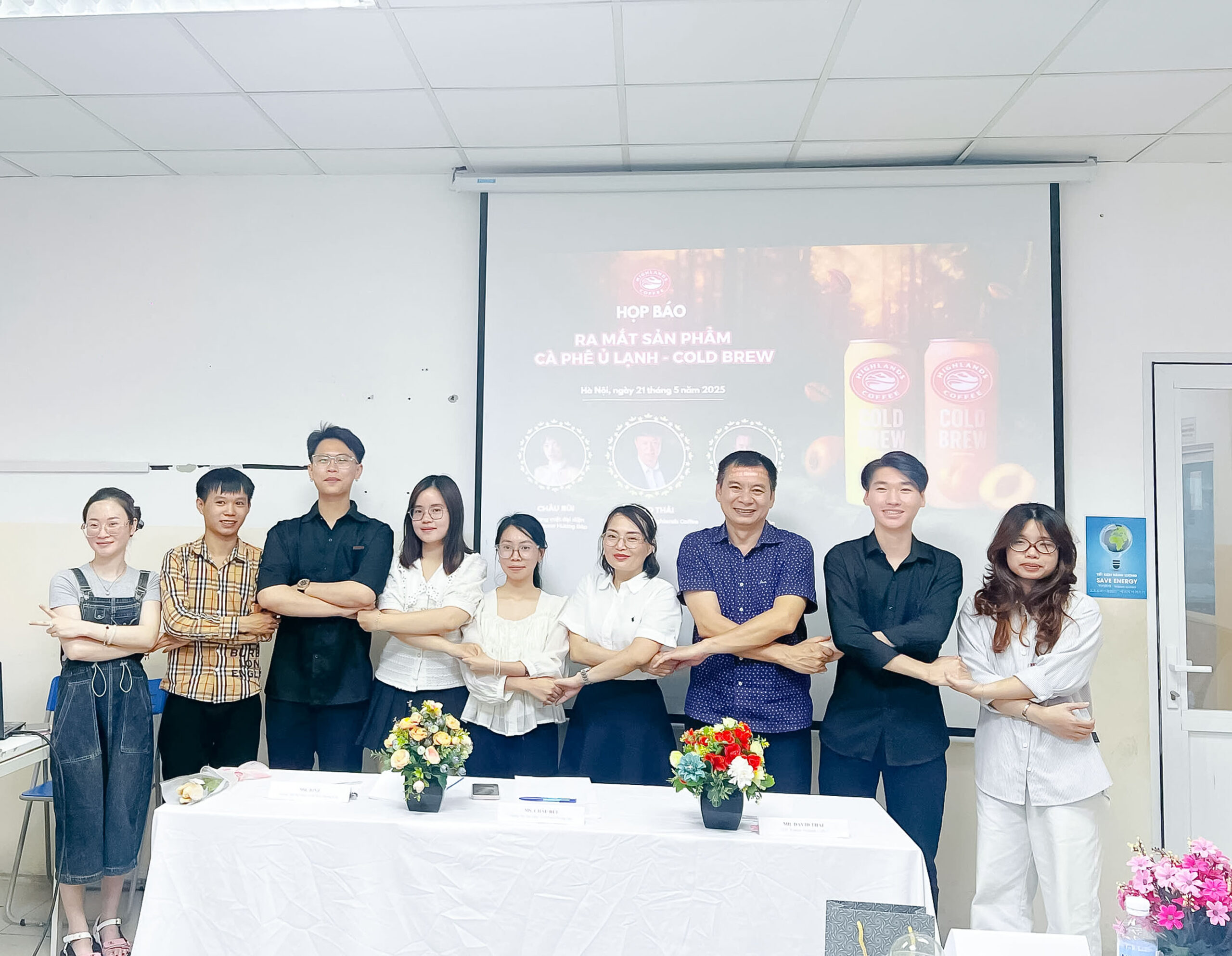 Buổi thi kết thúc học phần diễn ra trong không khí sôi động, đầy những yếu tố bất ngờ, nhận được sự đánh giá cao từ các thầy cô giảng viên, khách mời