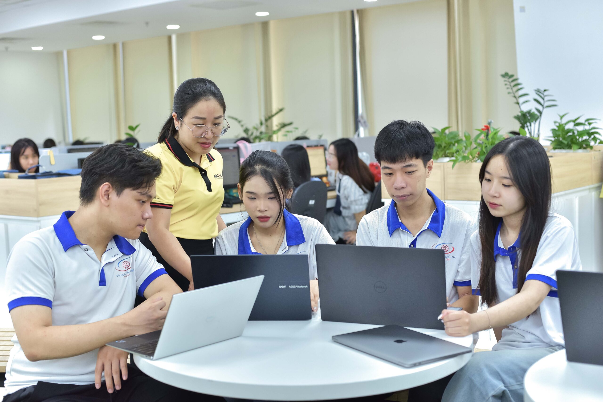 Tại Khoa Kế toán – Kiểm toán, Trường Đại học Nguyễn Trãi, sinh viên không chỉ được trang bị kiến thức nền tảng mà còn được “học làm nghề” ngay từ năm nhất thông qua chương trình đào tạo gắn liền thực tiễn