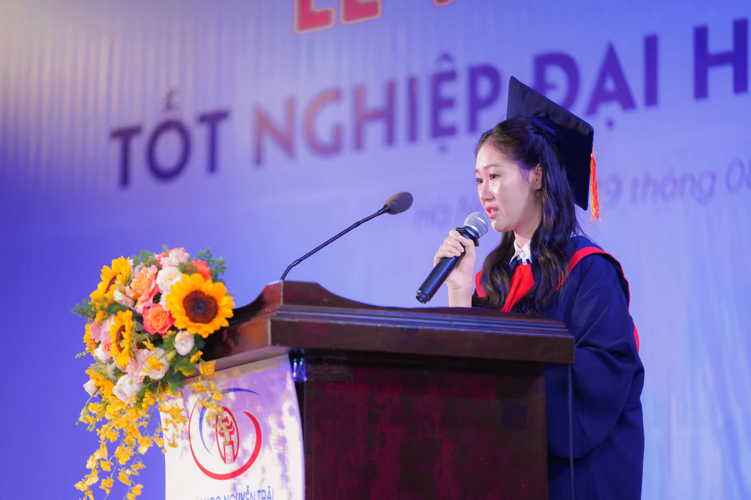 Nguyễn Thị Vân – Thủ khoa Khóa 21, Chuyên ngành Trung Quốc học, Khoa Quốc tế – đã có bài phát biểu giàu cảm xúc tại buổi lễ 