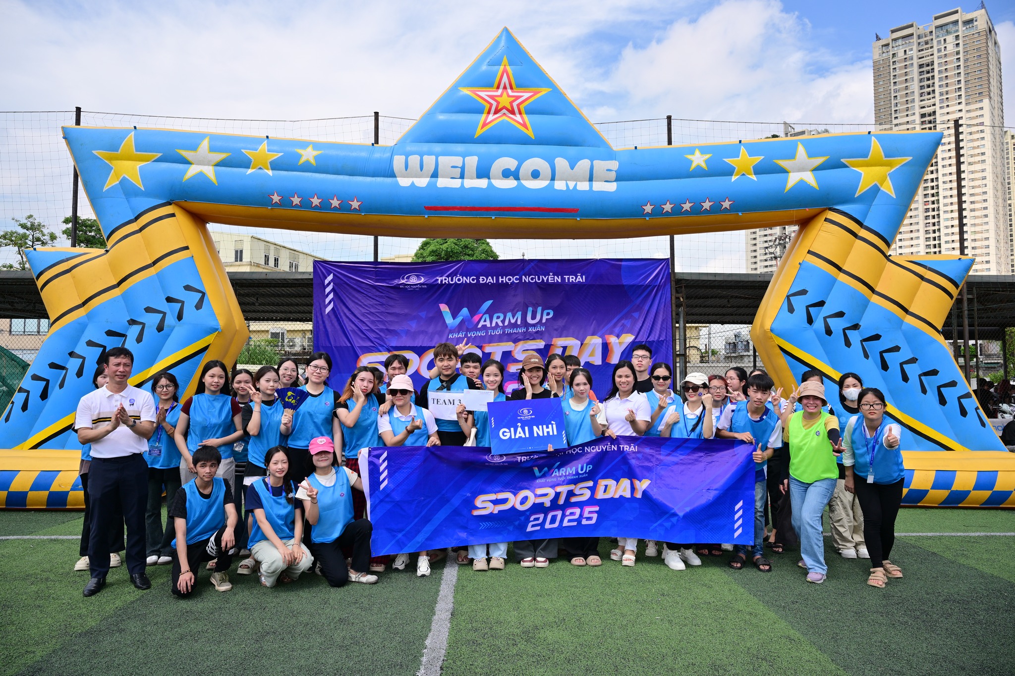 Giải Nhì: Team 3 – Ngành Quan hệ Công chúng, Ngành Quản trị Du lịch, Ngành Kế toán