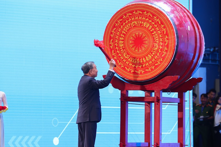 Tổng Bí thư Tô Lâm phát biểu chỉ đạo tại lễ kỷ niệm 80 năm truyền thống ngành Giáo dục và khai giảng năm học 2025-2026