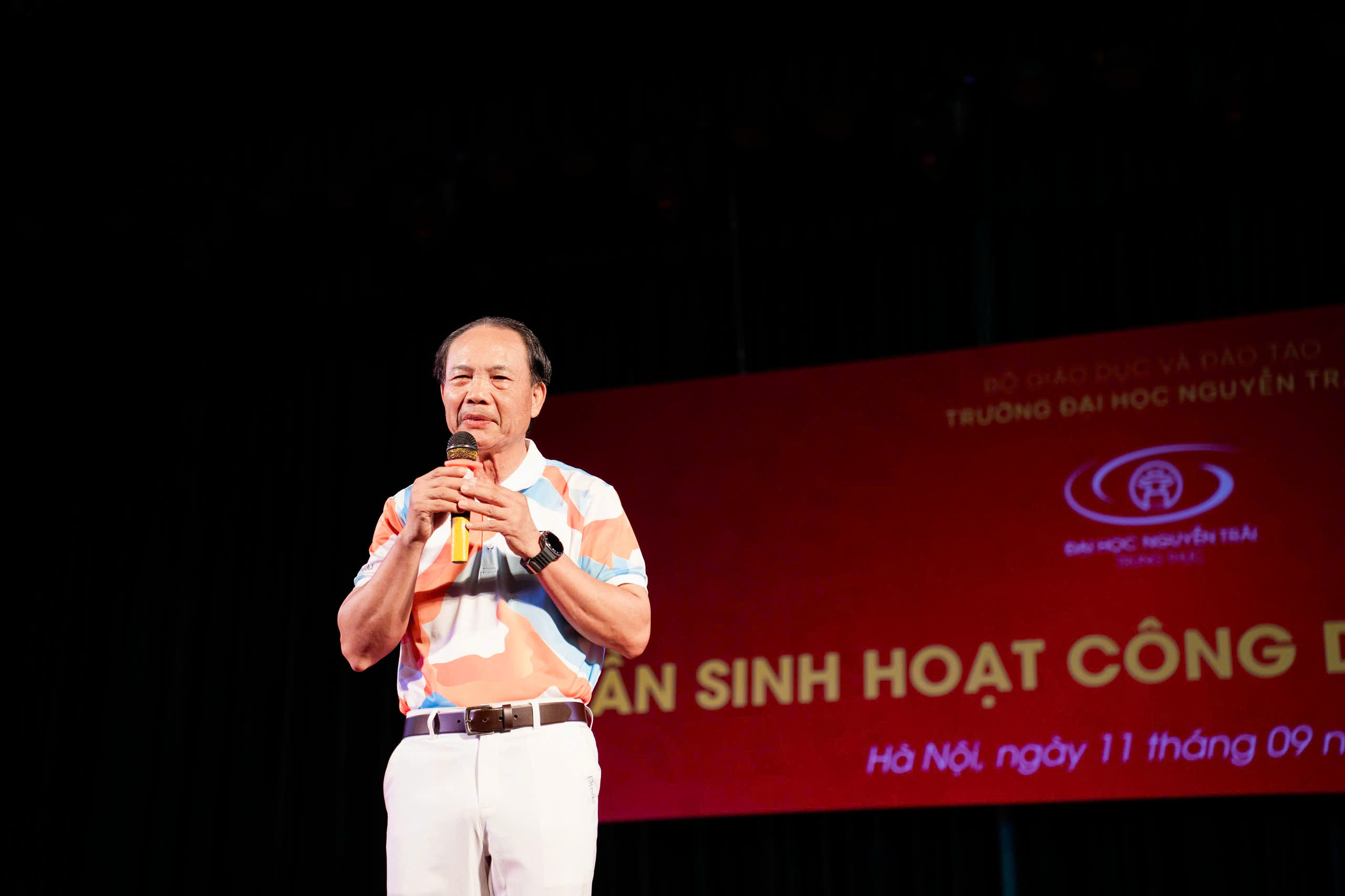 TS. Nguyễn Tiến Luận – Nhà sáng lập, Hiệu trưởng NTU đã có bài phát biểu đầy truyền cảm hứng, nhấn mạnh tinh thần đổi mới, khát vọng tri thức và sự chủ động hội nhập