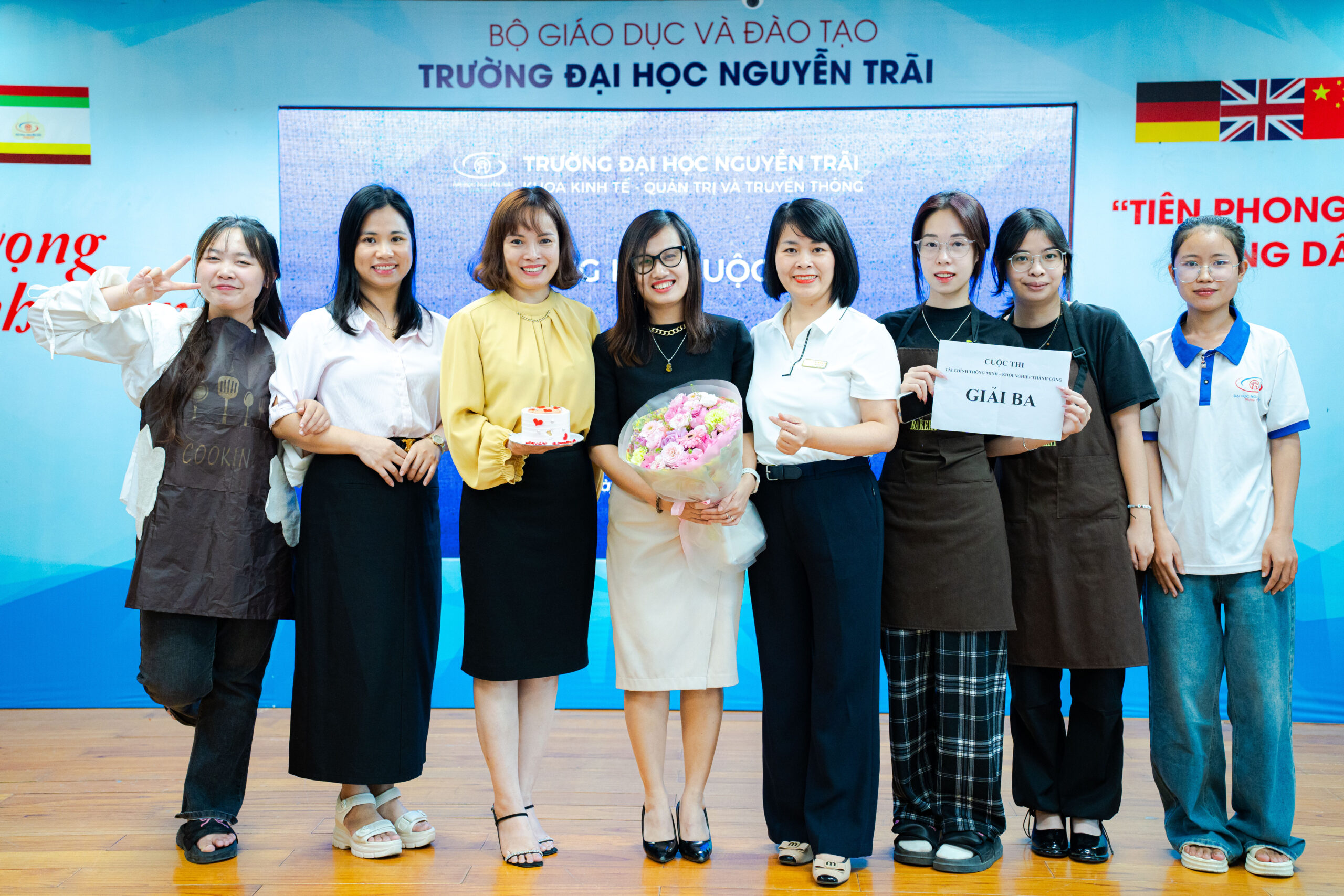 Giải Ba: Daily Cake – Mô hình kinh doanh bánh kem thủ công độc đáo