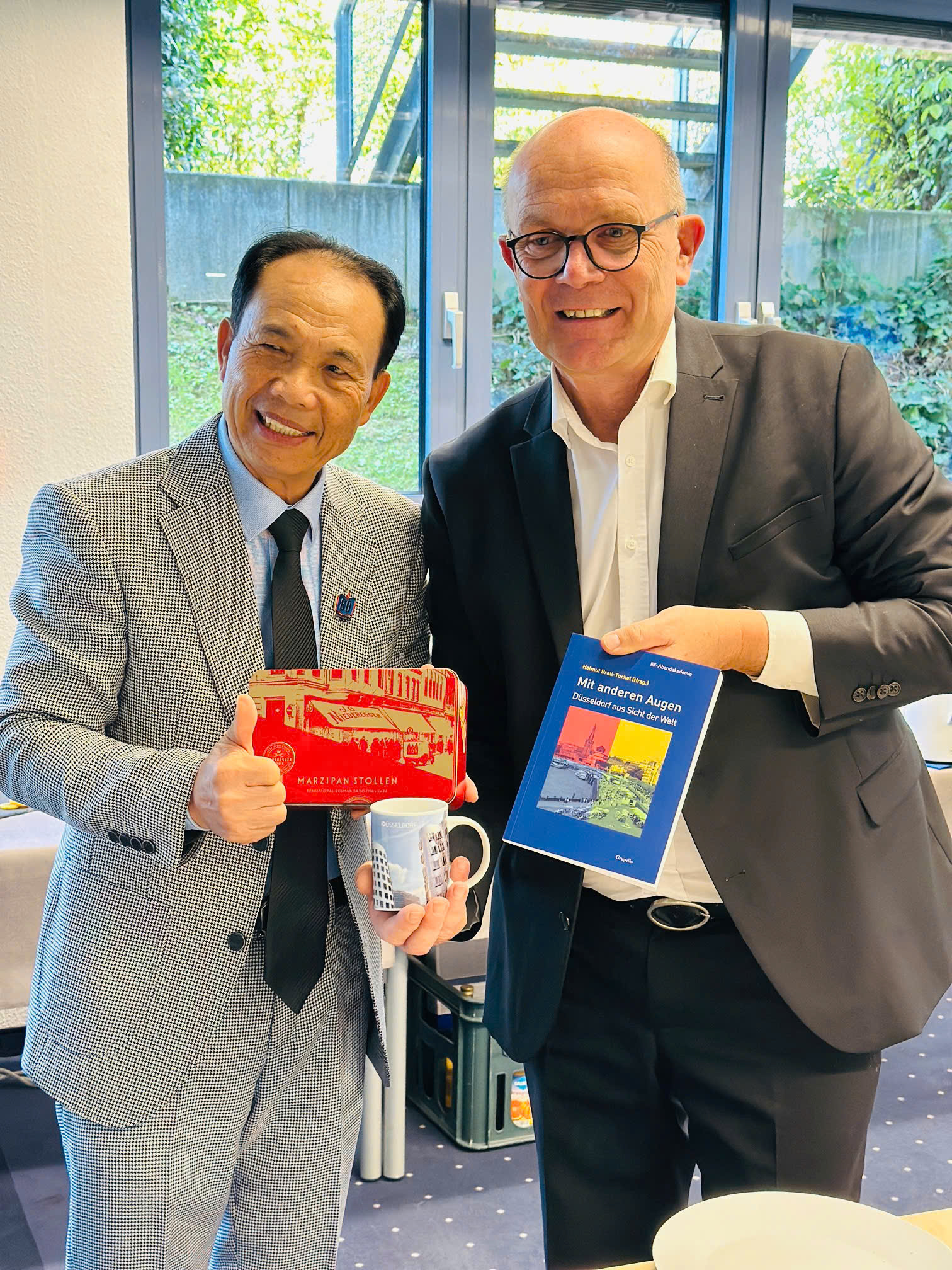 TS. Nguyễn Tiến Luận chia sẻ, giao lưu cùng đại diện IIK Düsseldorf