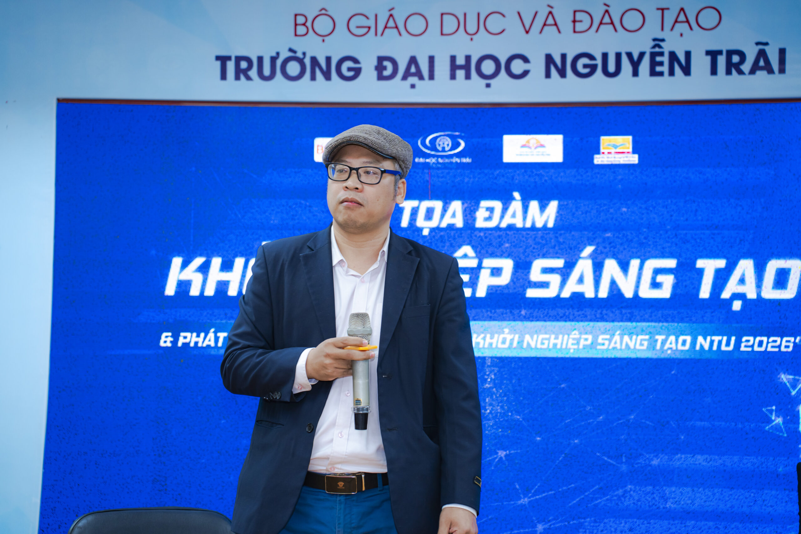 Ông Nguyễn Hoàng Hải – Chủ tịch Cộng đồng MBA Phong cách Harvard tham gia chia sẻ tại Tọa đàm “Khởi nghiệp sáng tạo” do Trường Đại học Nguyễn Trãi tổ chức