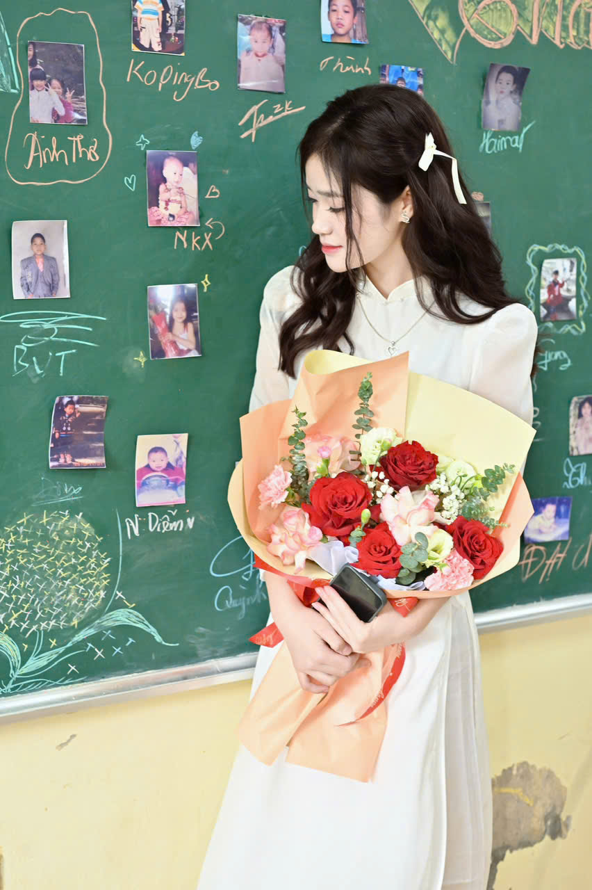 Nguyễn Thị Ngân – cựu học sinh THPT Hợp Thanh, sinh viên năm nhất Trường Đại học Nguyễn Trãi đạt GPA loại Giỏi ngay sau học kỳ đầu.