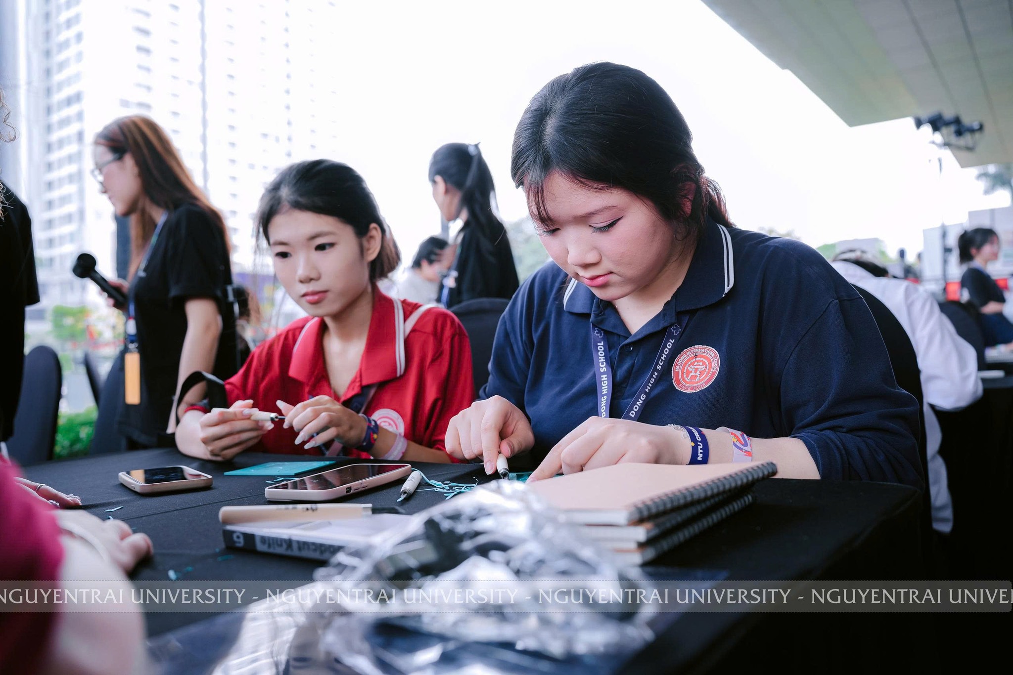 Workshop khắc cao su được các bạn trẻ yêu thích